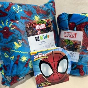 Marvel Spider-Man Oversized Plush Throw, pillows, and book set NWT